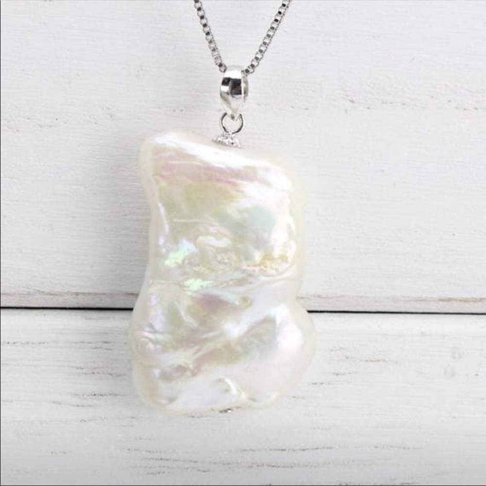 Farah Jewelry Iridescent Pearl Necklace